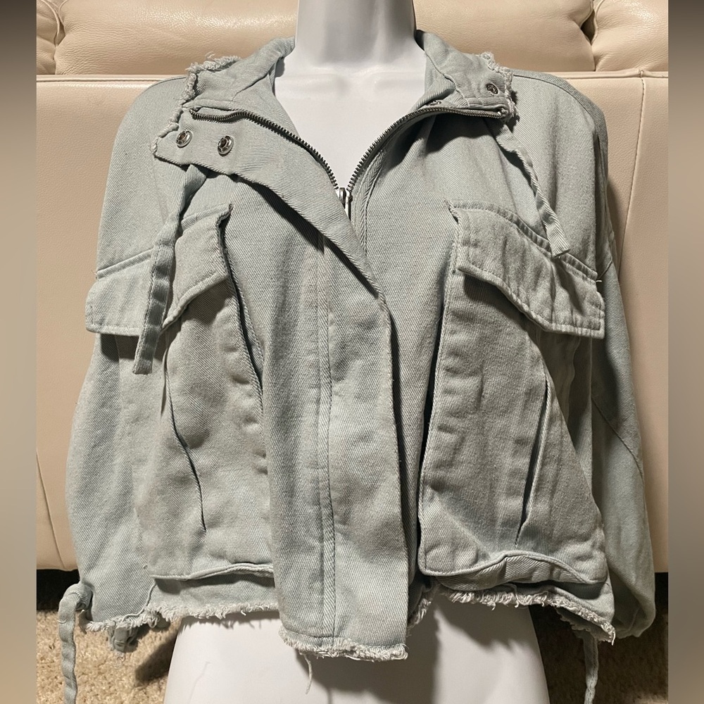 Forever 21 light blue cropped zip up jacket